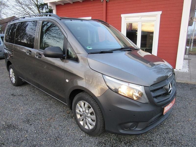 Grau Gebraucht 2016 Mercedes Vito Van | 11.590 € (Guter Preis) - Bild 1/4