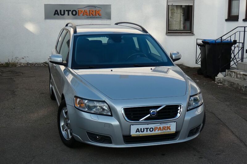 Silber Gebraucht 2007 Volvo V50 Momentum Kombi | 1.750 € (Superpreis) - Bild 1/4