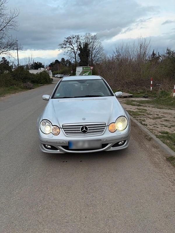 Gebraucht Mercedes C180 143 PS (105 kW) 2005 Silber Coupé