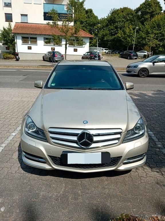 Beige Gebraucht 2012 Mercedes C350 Elegance Limousine | 20.500 € - Bild 1/4