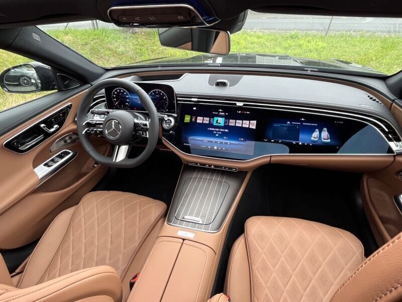 Schwarz Gebraucht 2024 Mercedes E200 AMG Limousine | 78.750 € - Bild 1/4