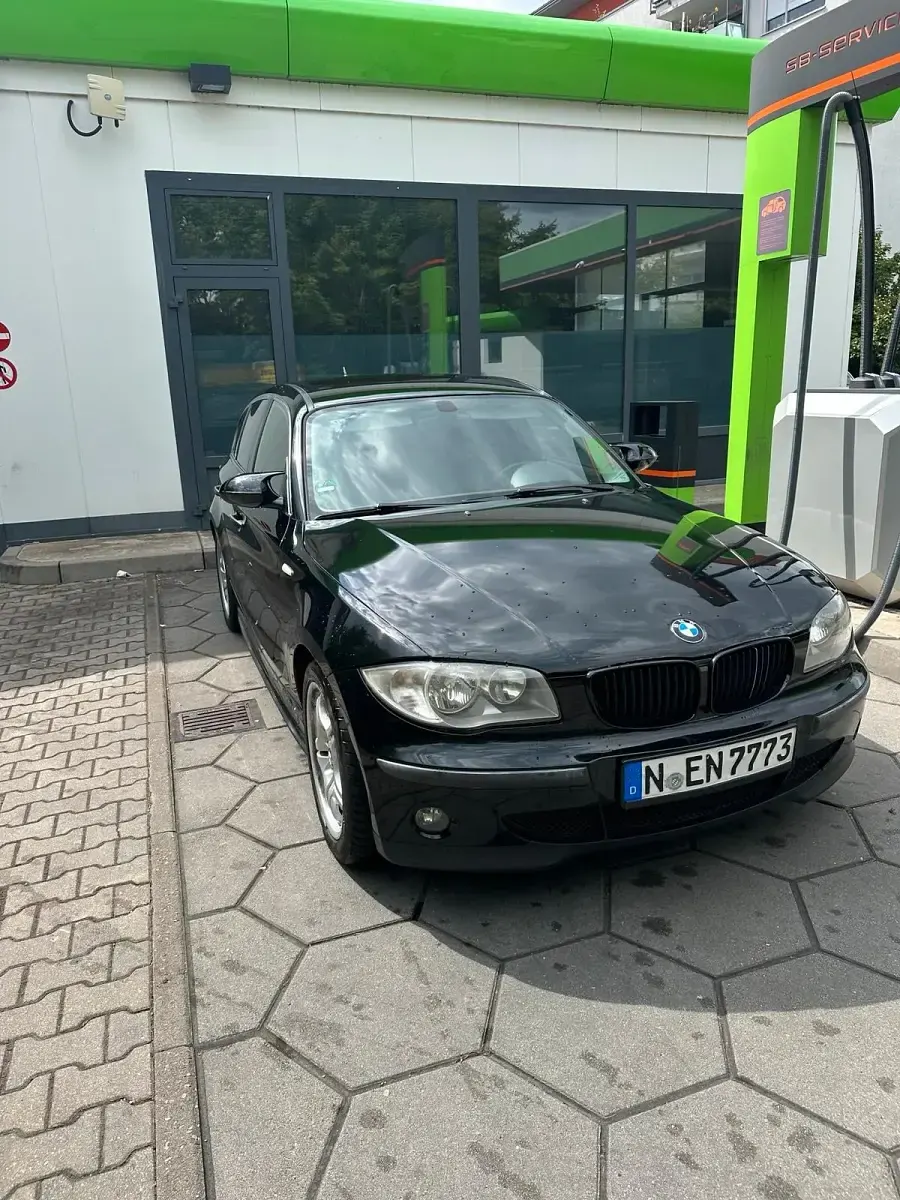 Gebraucht BMW 118 122 PS (89 kW) 2004 Schwarz Kleinwagen