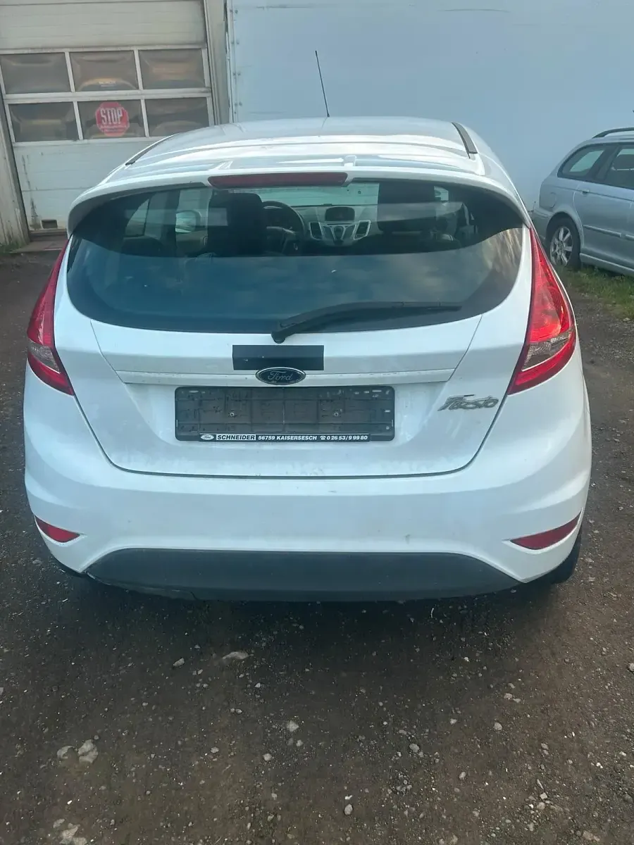Gebraucht Ford Fiesta 60 PS (44 kW) 2008 Weiß Kleinwagen