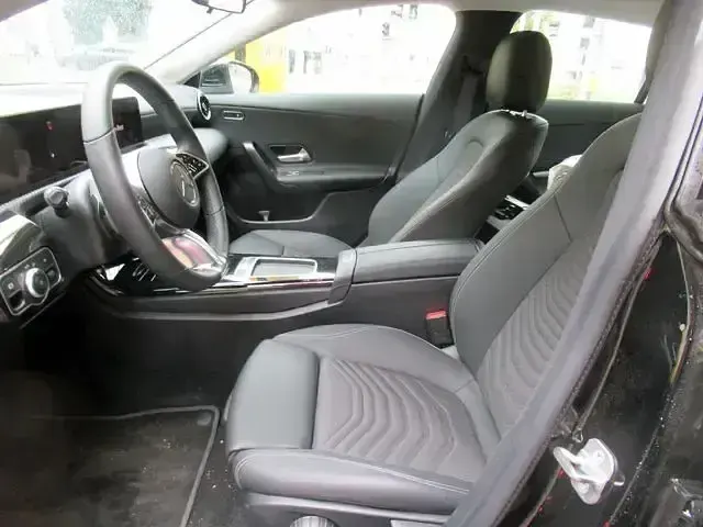 Gebraucht Mercedes CLA180 136 PS (100 kW) 2024 Nachtschwarz Limousine