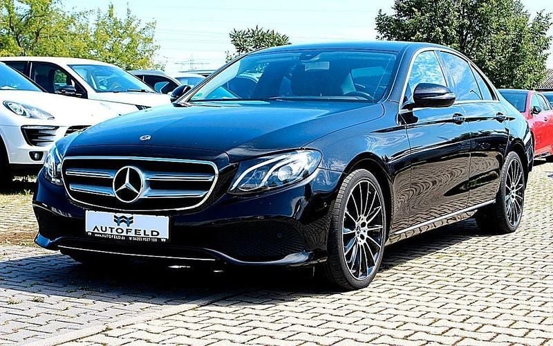 Schwarz Gebraucht 2018 Mercedes E200 Avantgarde Limousine | 21.950 € (Superpreis) - Bild 1/4