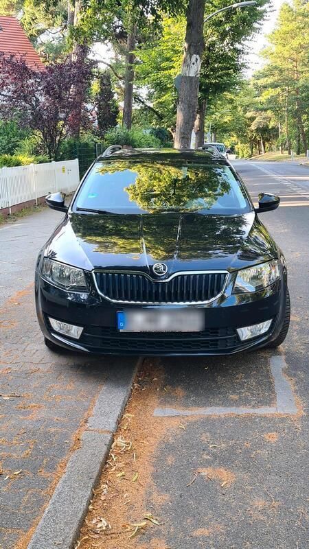 Schwarz Gebraucht 2015 Skoda Octavia Kombi | 7.900 € (Fairer Preis) - Bild 1/4