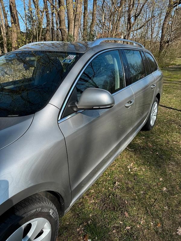 Gebraucht Skoda Superb 140 PS (102 kW) 2010 Braun Kombi