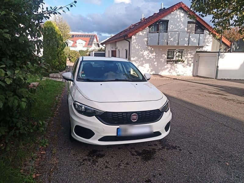 Weiß Gebraucht 2019 Fiat Tipo Limousine | 12.300 € (Etwas zu teuer) - Bild 1/4