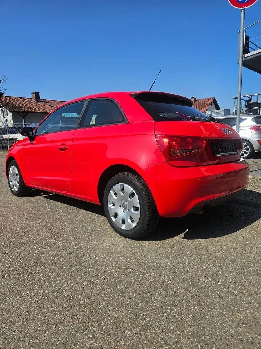 Gebraucht Audi A1 Attraction 86 PS (63 kW) 2011 Rot Kleinwagen