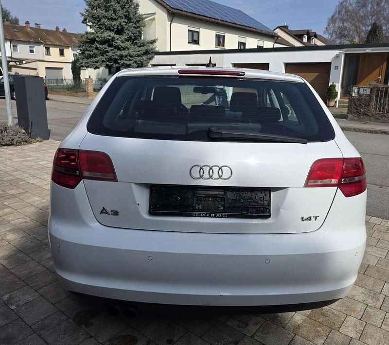 Gebraucht Audi A3 Ambiente 125 PS (91 kW) 2010 Weiß Kleinwagen