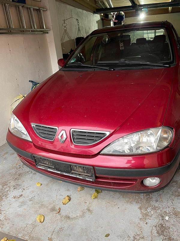 Rot Gebraucht 2001 Renault Mégane Limousine | 1.500 € (Fairer Preis) - Bild 1/2