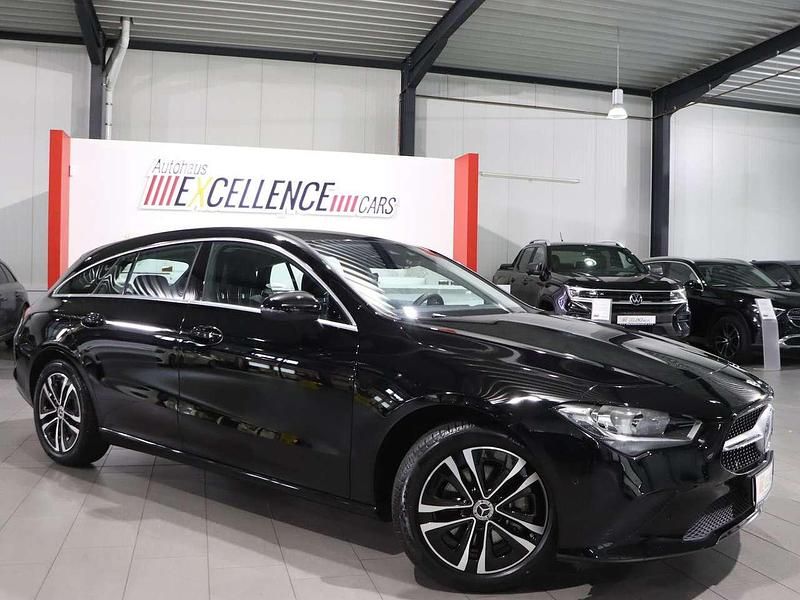 Gebraucht Mercedes CLA200 Business 163 PS (119 kW) 2023 Nachtschwarz Kombi