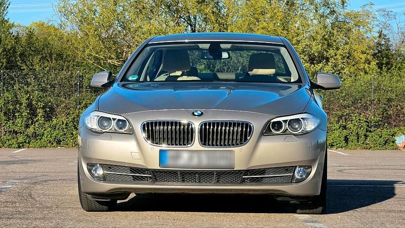 Gebraucht BMW 523 204 PS (150 kW) 2010 Silber Limousine