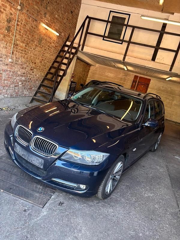 Blau Gebraucht 2009 BMW 335 Kombi | 14.999 € (Guter Preis) - Bild 1/4