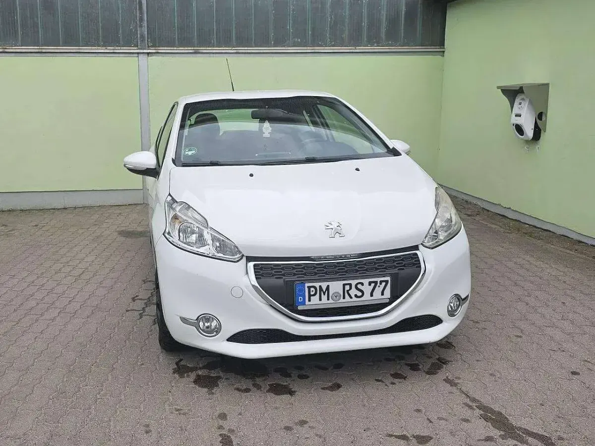 Gebraucht Peugeot 208 82 PS (60 kW) 2012 Weiß Kleinwagen