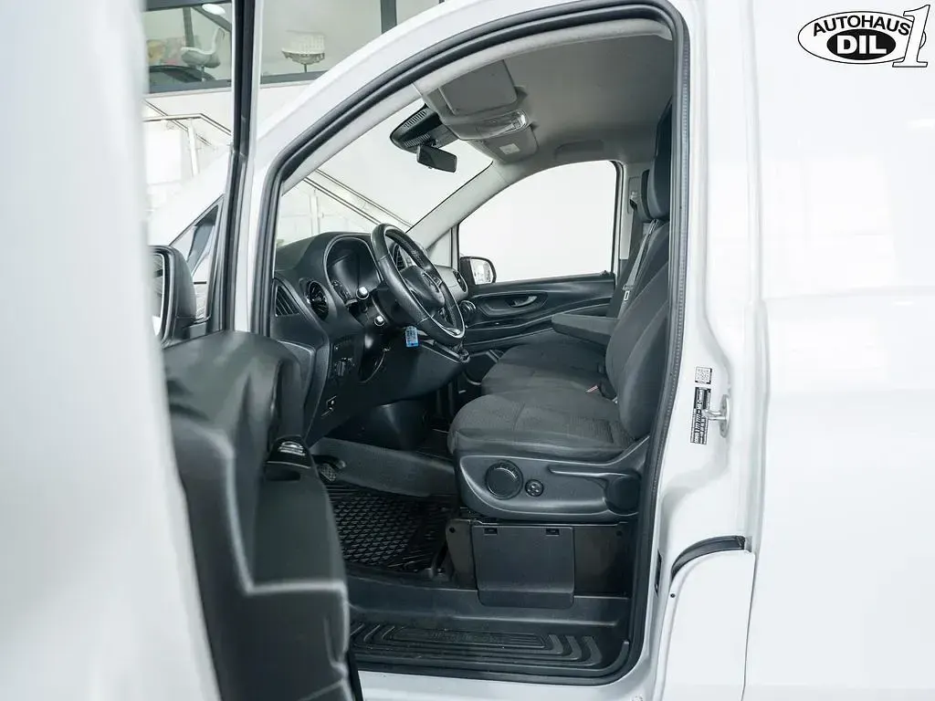 Gebraucht Mercedes Vito 163 PS (119 kW) 2021 Arktikweiß Van