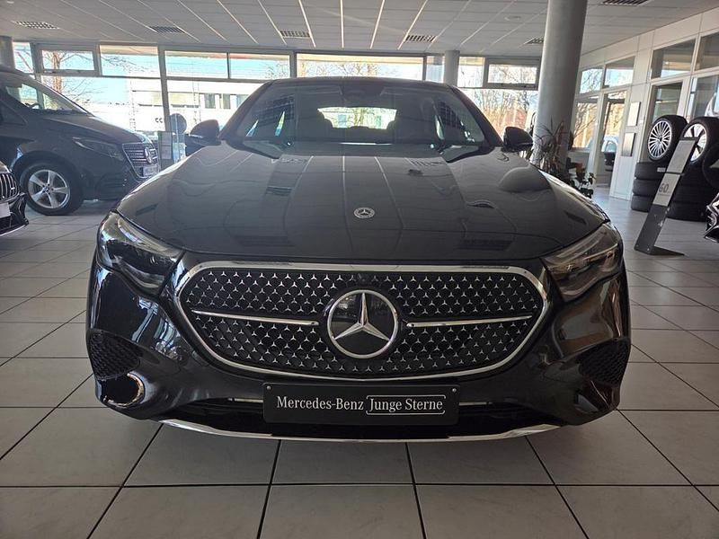 Gebraucht Mercedes E220 Avantgarde 197 PS (144 kW) 2024 Grau Limousine