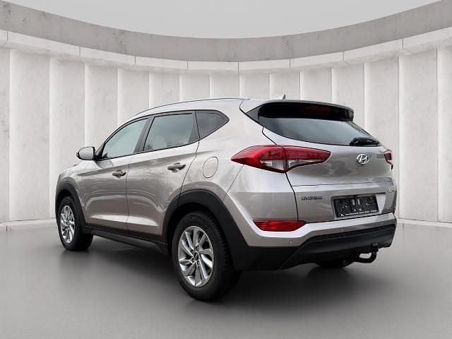 Gebraucht Hyundai Tucson Intro Edition 132 PS (97 kW) 2016 Gold SUV