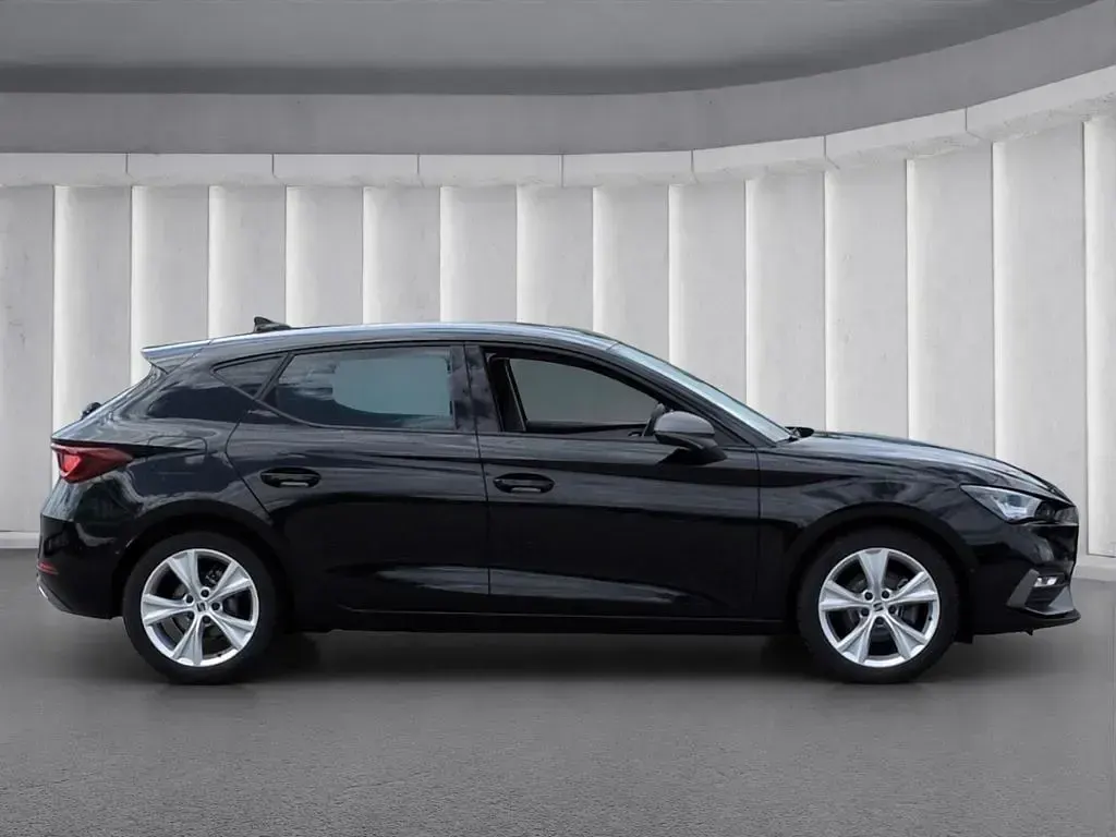 Używany Seat Leon FR 150 KM (110 kW) 2025 Czarny Sedan/Limuzyna