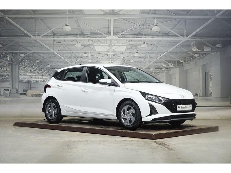 Gebraucht Hyundai i20 Select 101 PS (74 kW) 2025 Atlas white Kleinwagen