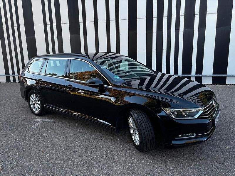 Schwarz Gebraucht 2017 VW Passat Kombi | 11.900 € (Fairer Preis) - Bild 1/4