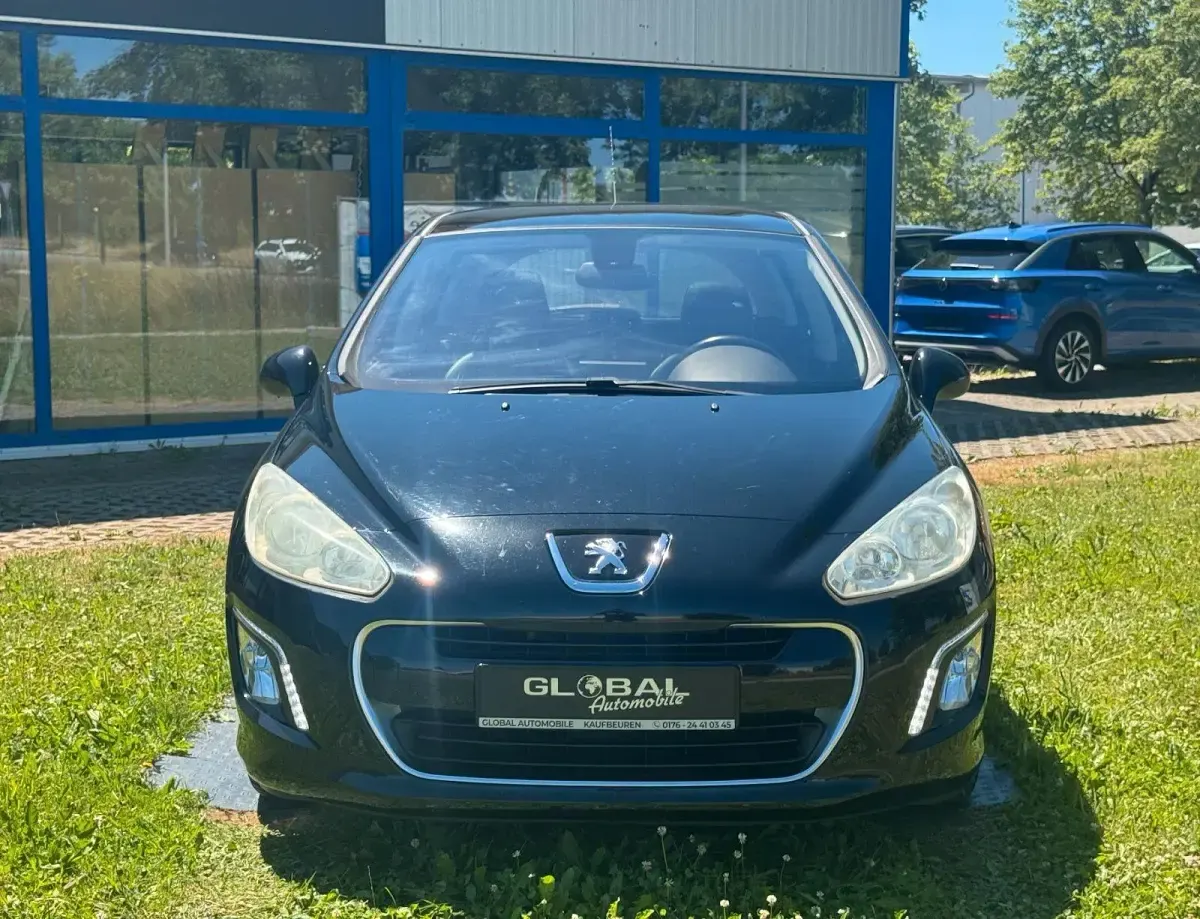Gebraucht Peugeot 308 Premium 120 PS (88 kW) 2011 Schwarz Kleinwagen