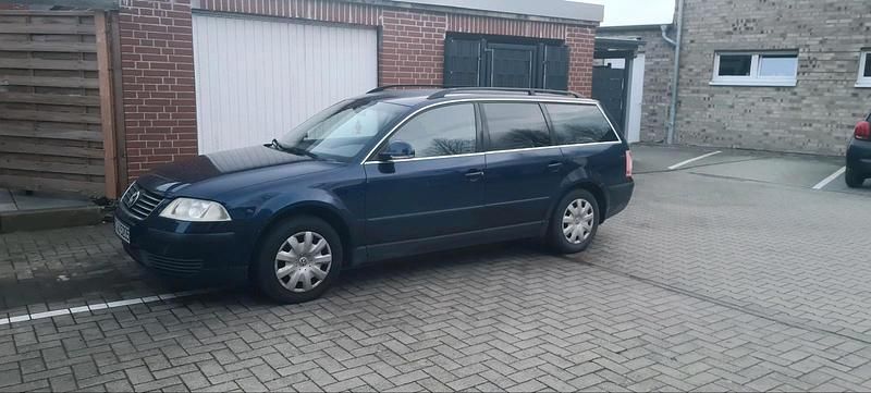 Blau Gebraucht 2005 VW Passat Kombi | 1.000 € (Superpreis) - Bild 1/4