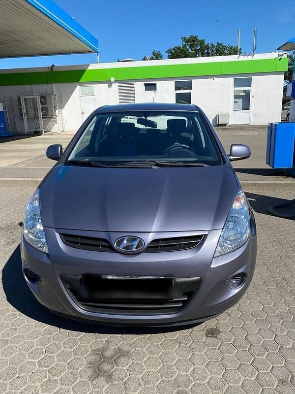 Grau Gebraucht 2009 Hyundai i20 Kleinwagen | 5.500 € (Guter Preis) - Bild 1/4