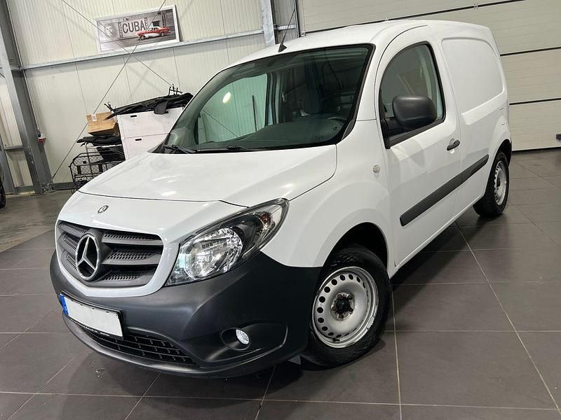 Weiß Gebraucht 2019 Mercedes Citan 108 Van / Kleinbus | 10.995 € (Fairer Preis) - Bild 1/4