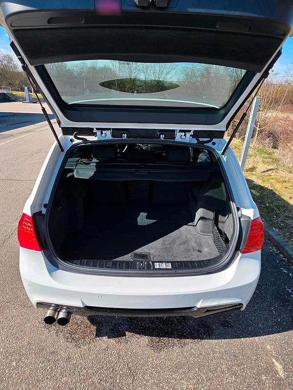 Gebraucht BMW 325 Performance 217 PS (159 kW) 2009 Weiß Kombi