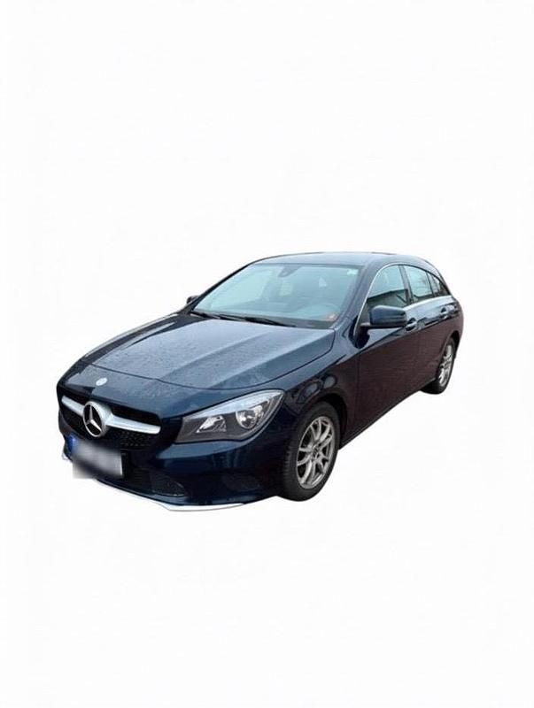 Blau Gebraucht 2018 Mercedes CLA200 Shooting Brake Kombi | 13.899 € (Guter Preis) - Bild 1/4