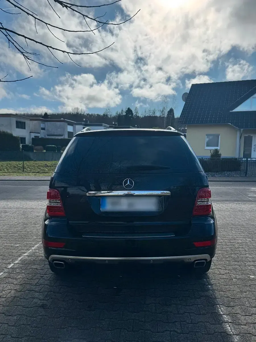 Gebraucht Mercedes ML350 Edition 231 PS (169 kW) 2011 Schwarz SUV
