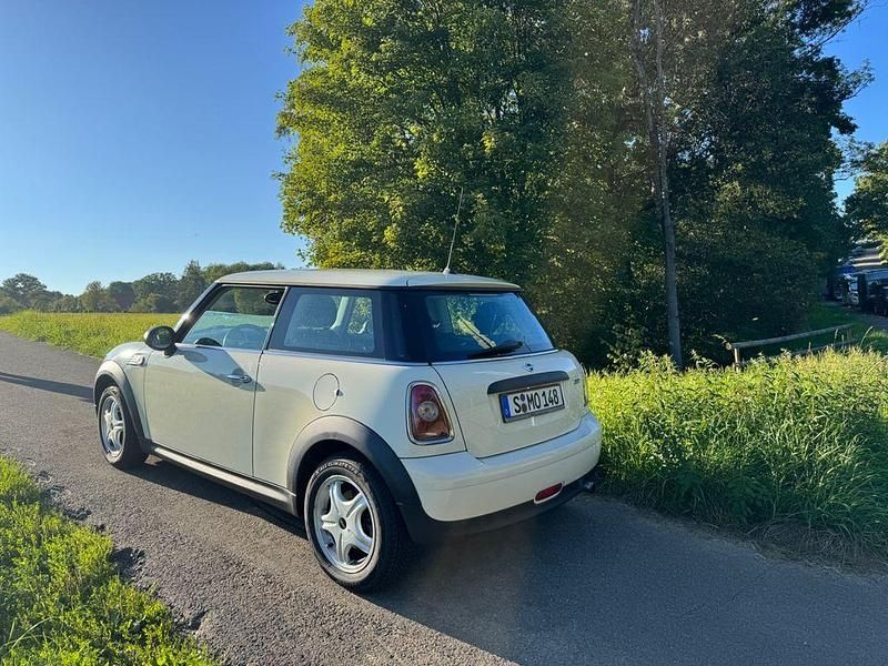 Weiß Gebraucht 2009 Mini ONE Kleinwagen | 5.300 € (Fairer Preis) - Bild 1/4