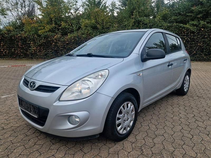 Silber Gebraucht 2009 Hyundai i20 Comfort Limousine | 1.999 € (Fairer Preis) - Bild 1/4