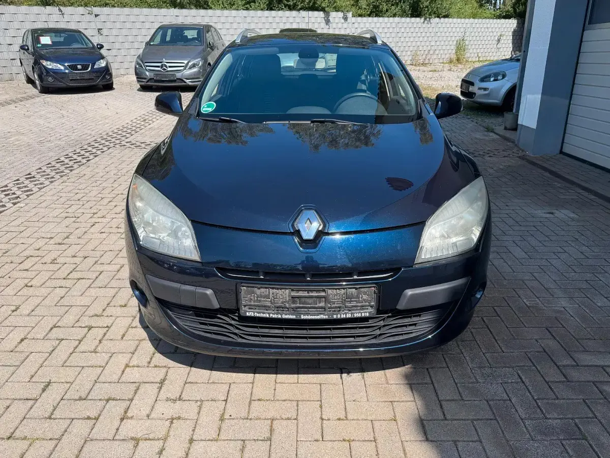 Gebraucht Renault Mégane GrandTour 106 PS (77 kW) 2010 Blau Kombi