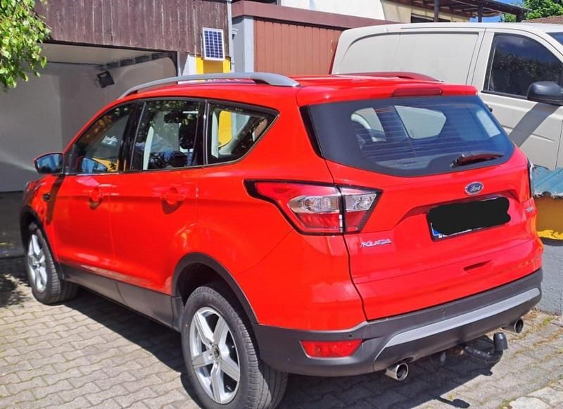 Gebraucht Ford Kuga Cool & Connect 150 PS (110 kW) 2017 Rot SUV