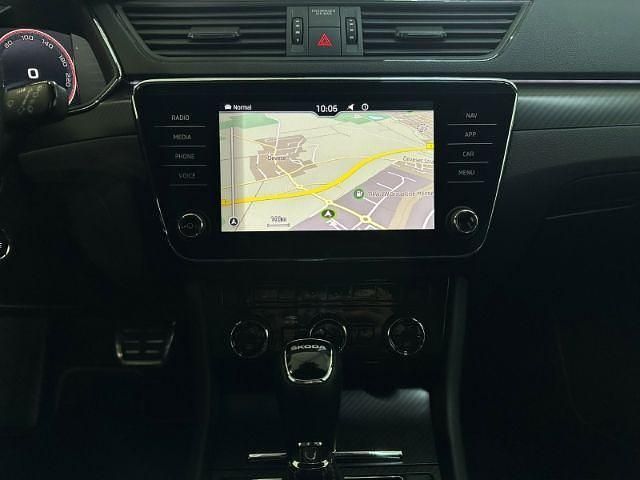 Gebraucht Skoda Superb SportLine 150 PS (110 kW) 2024 Weiss Kombi