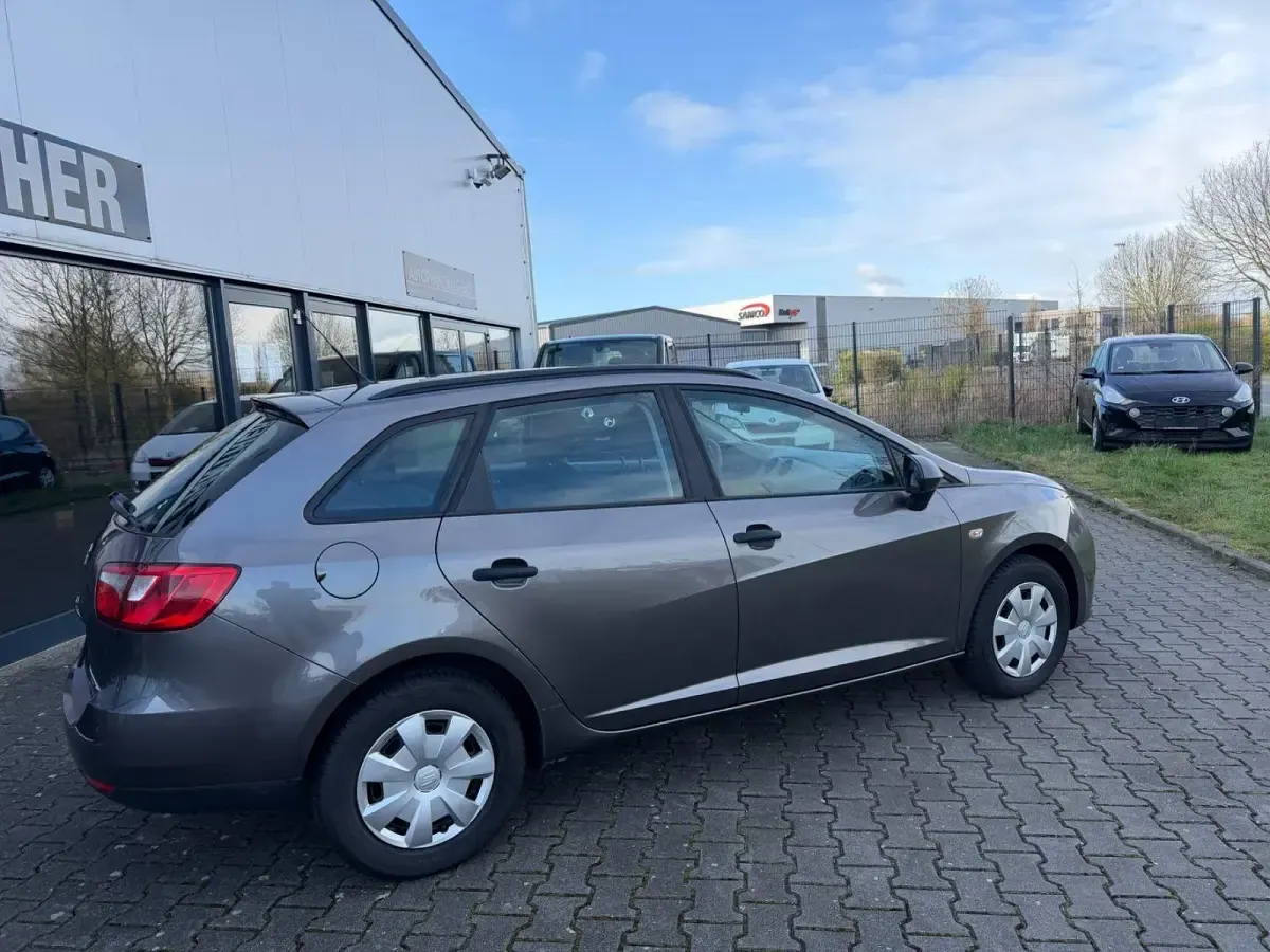 Używany Seat Ibiza ST Reference 69 KM (50 kW) 2015 Szary Kombi