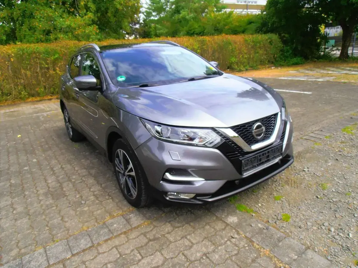 Gebraucht Nissan Qashqai N-Connecta 116 PS (85 kW) 2018 Grau SUV