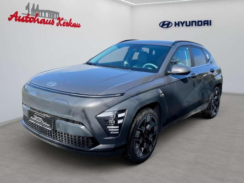 Grau metallic Gebraucht 2024 Hyundai Kona Prime SUV | 44.990 € - Bild 1/4