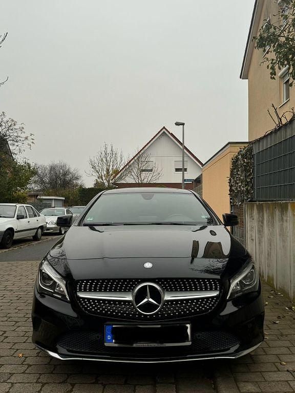 Gebraucht Mercedes CLA180 122 PS (89 kW) 2016 Schwarz Limousine