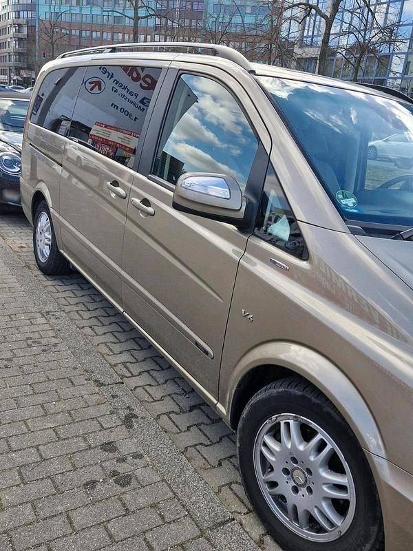 Gebraucht Mercedes Viano 224 PS (164 kW) 2012 Braun Van / Kleinbus
