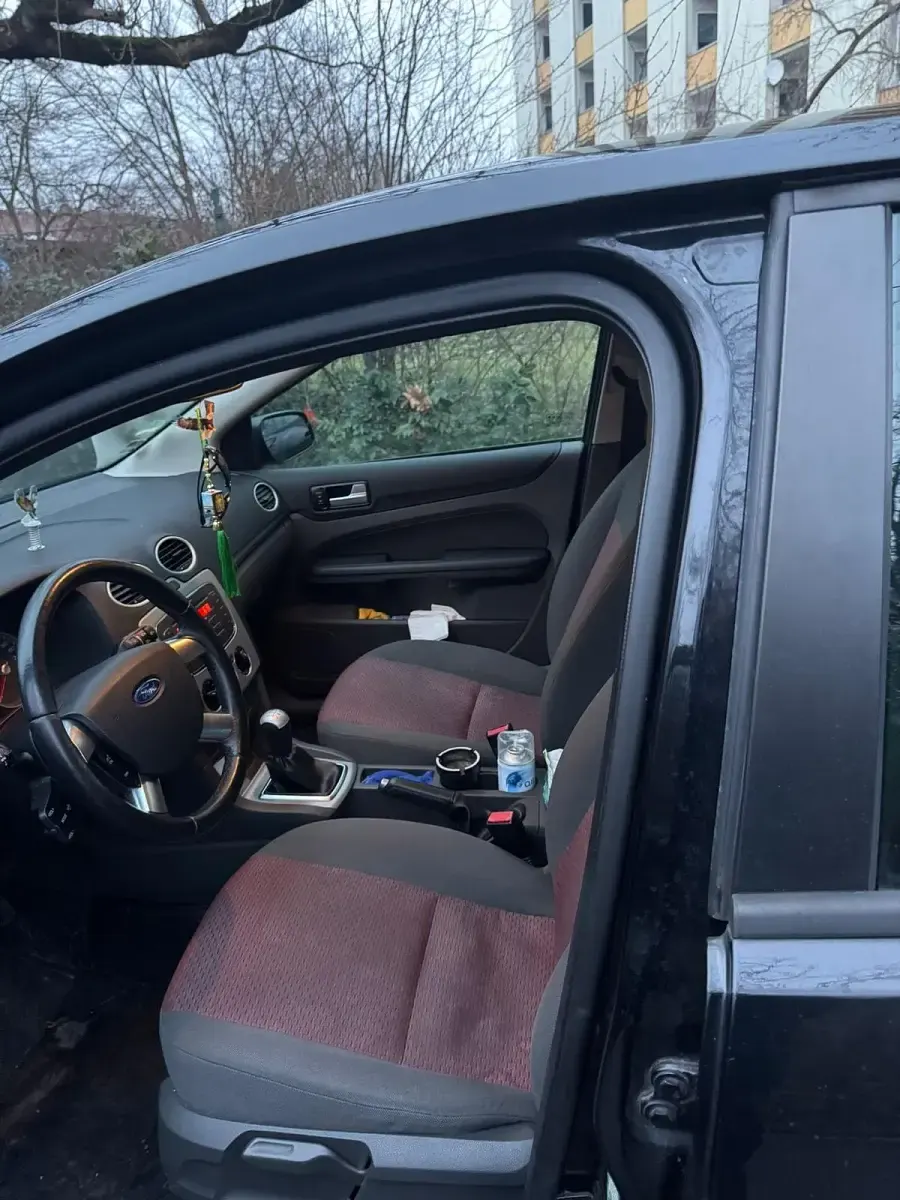 Second-hand Ford Focus 2007 Negru Hatchback