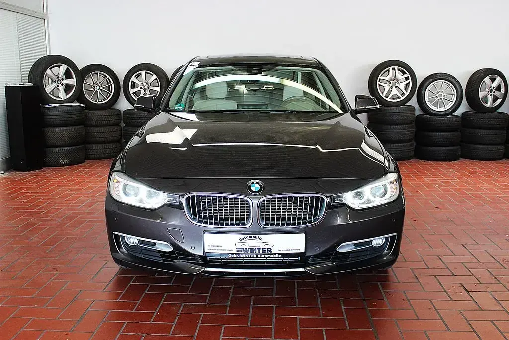 Gebraucht BMW 335 Comfort Edition 306 PS (225 kW) 2012 Havanna Limousine