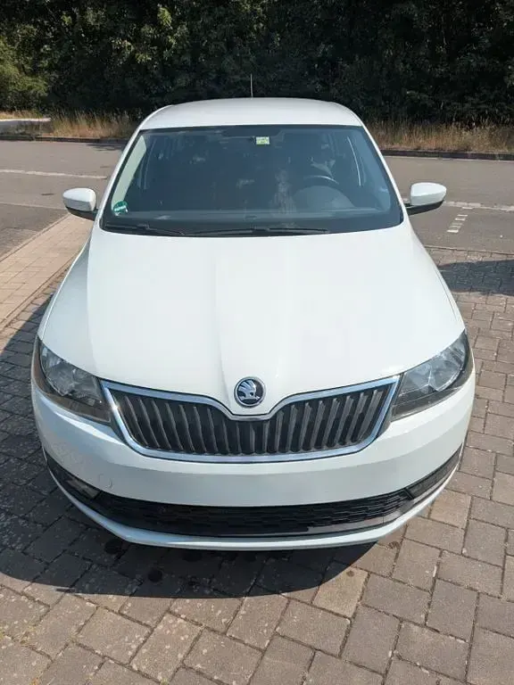 Gebraucht Skoda Rapid Cool Edition 95 PS (69 kW) 2019 Weiß Kleinwagen