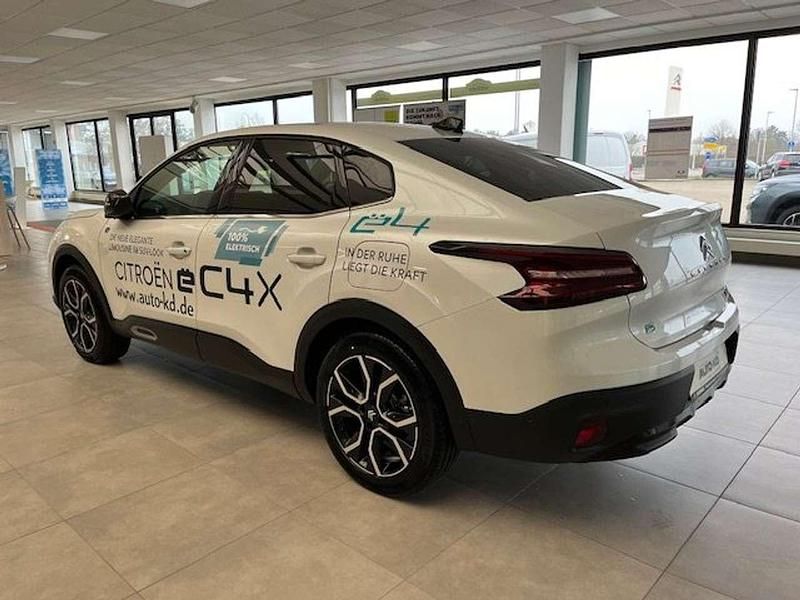 Gebraucht Citroën e-C4 Shine 100 kW (136 PS) 2023 Perlmuttweiß Limousine
