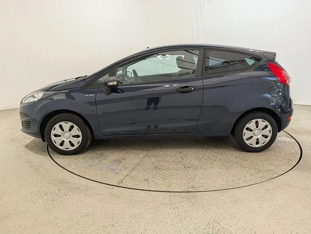 Gebraucht Ford Fiesta Ambiente 60 PS (44 kW) 2014 Blau Kleinwagen
