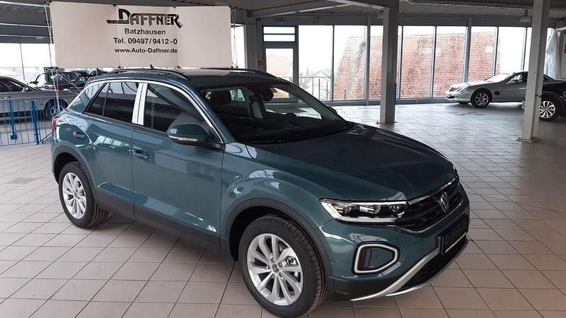 Gebraucht VW T-Roc 150 PS (110 kW) 2024 Blau SUV