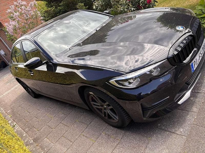 Gebraucht BMW 318 Advantage 150 PS (110 kW) 2022 Schwarz Limousine