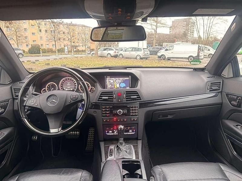 Gebraucht Mercedes E500 AMG 387 PS (284 kW) 2009 Calcitweiss/zirrusweiss Coupé
